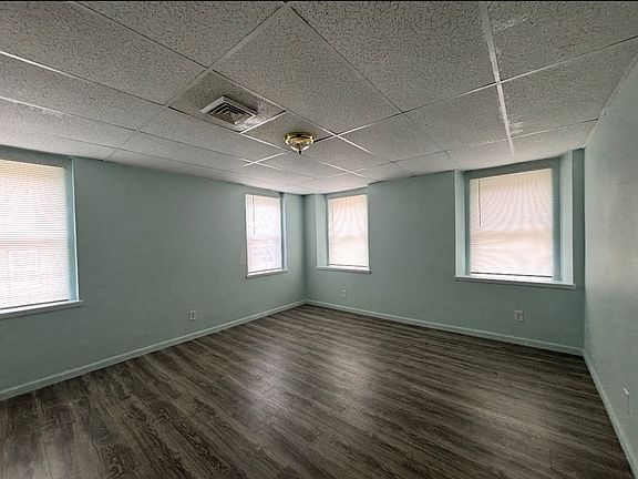 4th image of 346 S Main St APT 1