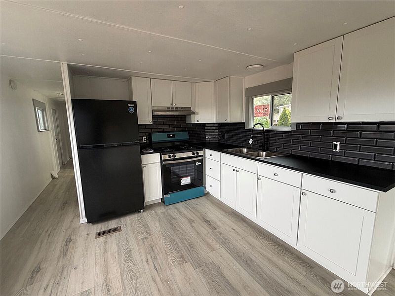 4th image of 8484 Alder Way