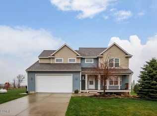 15 Horseshoe Ln, Caledonia, MI 49316