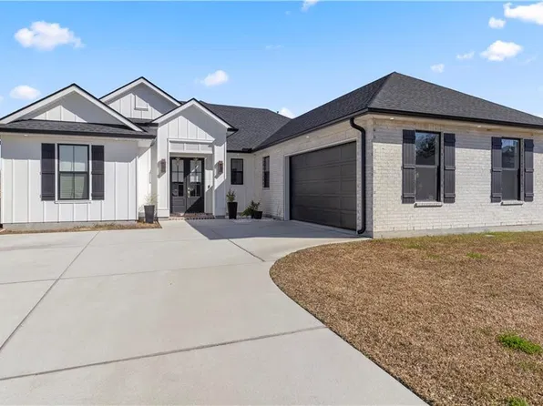 407 Belle Ormond Cir, Destrehan, LA 70047