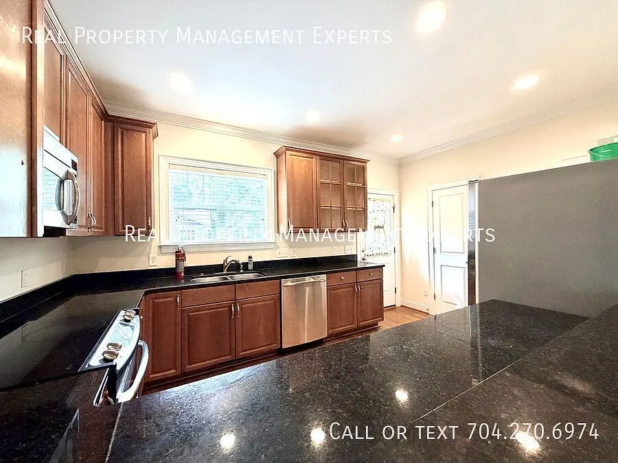 Beautiful 4BR/3.5BA Home in Charlotte! — Photo 3