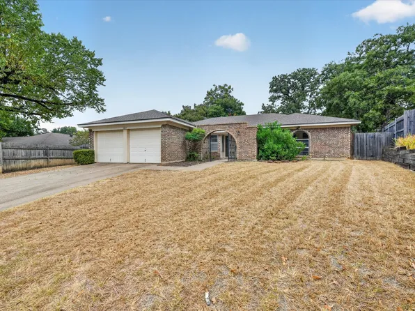 1617 Bent Oak Dr, Bedford, TX 76021