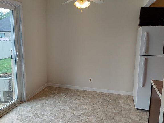 4th image of 565 Rosanne Ln