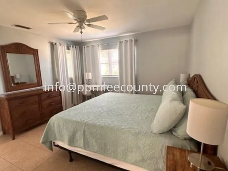 620 SE 47th St #2 — Photo 8