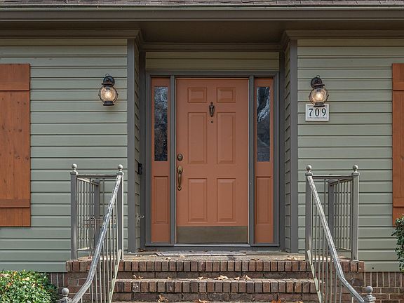 4th image of 709 Twin Branch Cir
