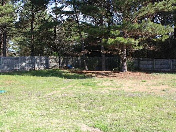 4th image of 605 Magnolia Dr