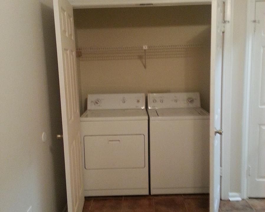 Washer/dryer included off dining
