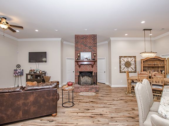 5th image of 297 Dry Creek Ln