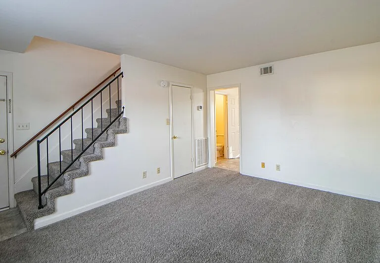 1603-10 Minglewood Dr — Photo 3