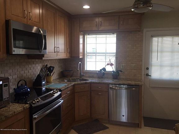 4th image of 555A Sheffield Ct