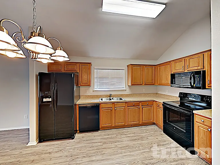 1015 James Donald Ln — Photo 7