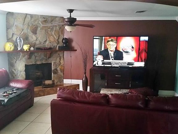 3rd image of 8230 Greenleaf Cir