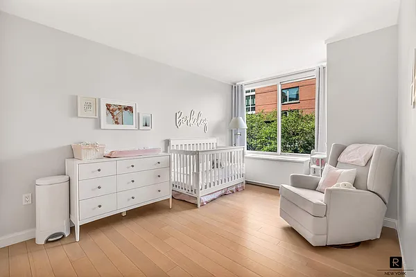 Sold by R New York | media 10