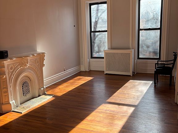 3rd image of 25 Clifton Pl #1
