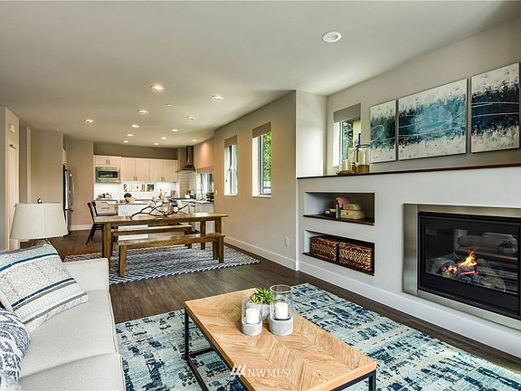 4th image of 519 SE Fremont Walk