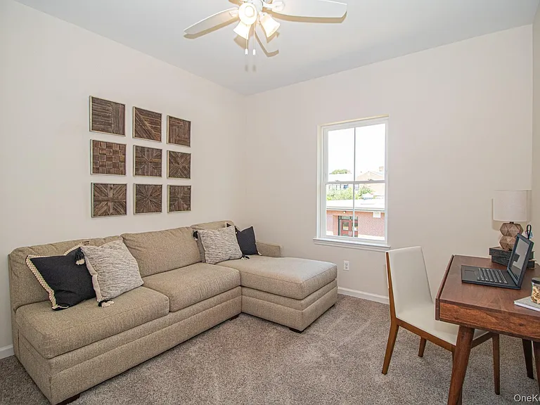 208 Ashley Ct — Photo 7