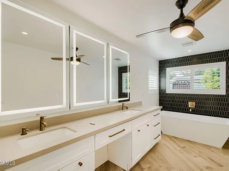 8318 E Sells Dr — Photo 11