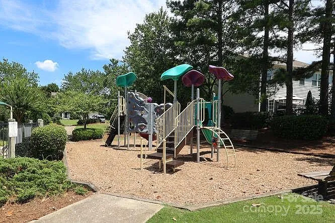 2125 McKenzie Creek Dr — Photo 28