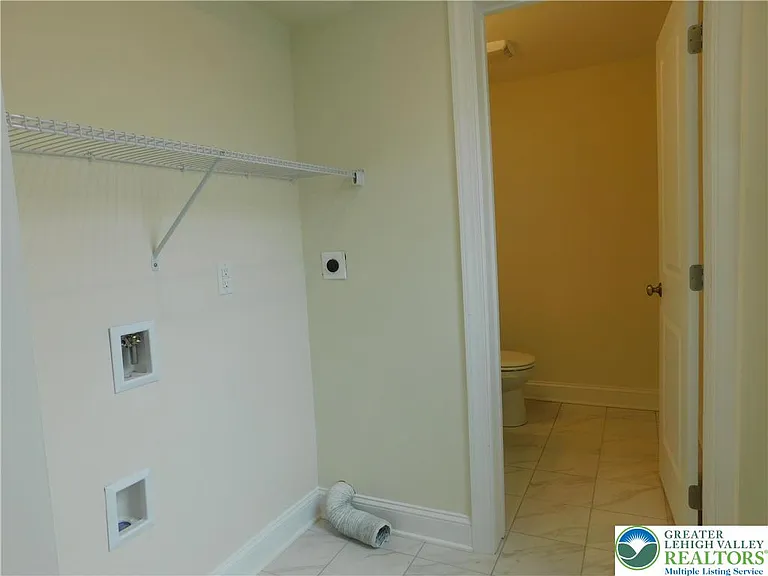 68 W Union Blvd — Photo 17