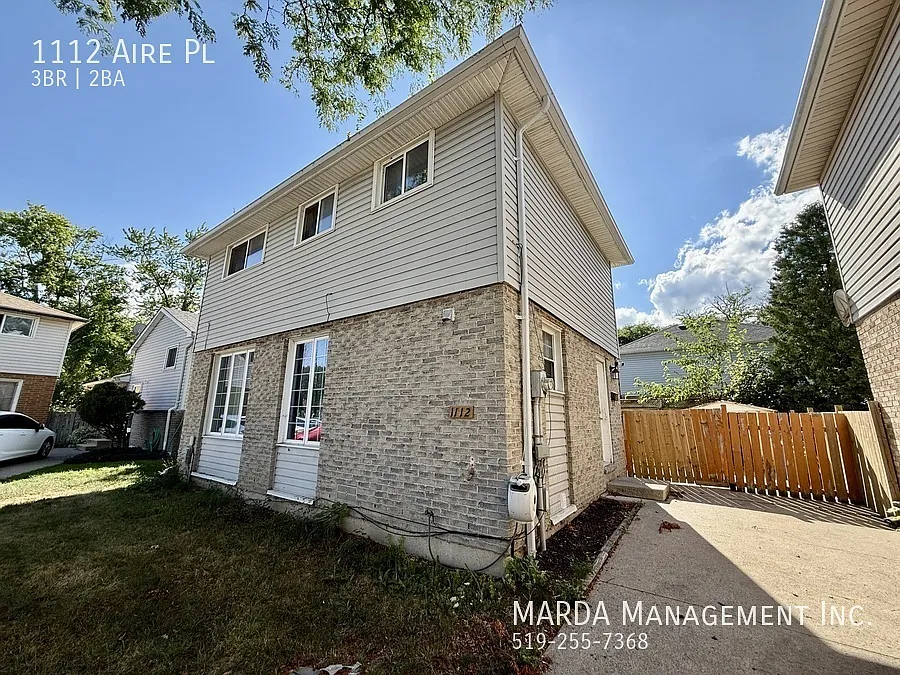 1112 Aire Pl