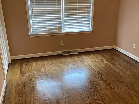 3rd image of 36 Wonderwood Dr