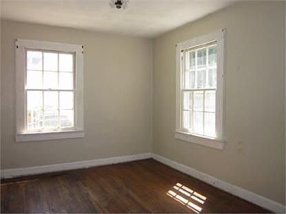 4th image of 2209 Chicago Ave