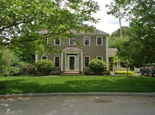 49 Bay Path Ln, Rockland, MA 02370