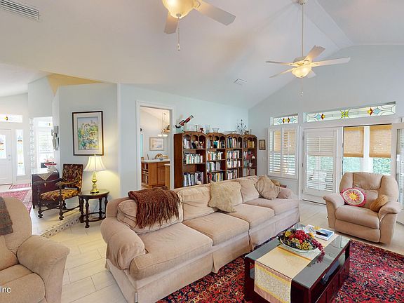 3rd image of 108 MEADOWCREST Lane