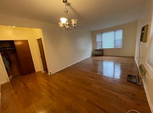 24-25 Crescent St #1, Astoria, NY 11102
