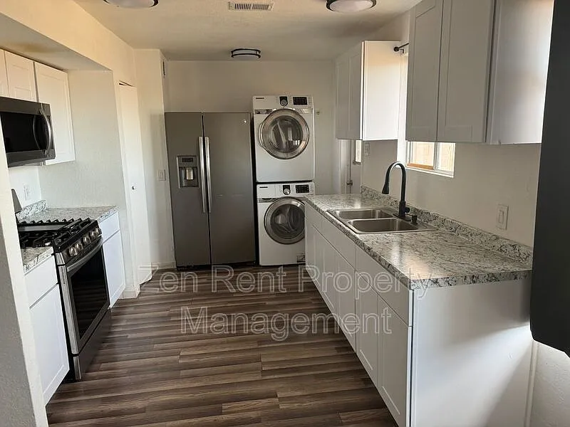 3 bed, 2.0 bath, 1290 sqft, $1,500 — Photo 4