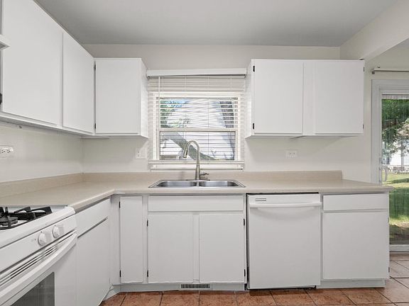4th image of 2651 Country Oaks Ct