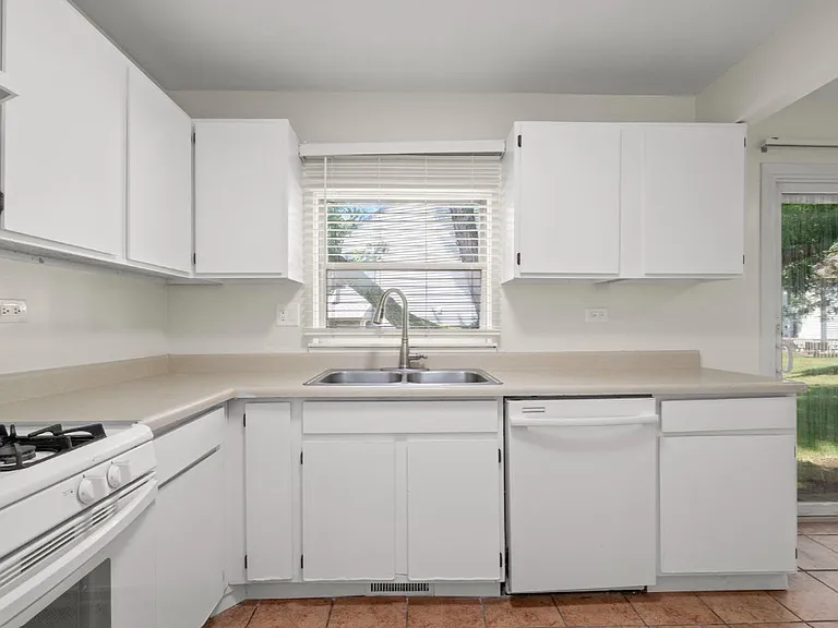 2651 Country Oaks Ct — Photo 4