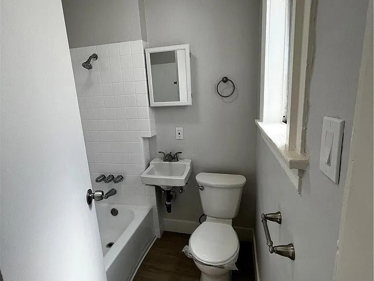 1240 Dawson Ave — Photo 2