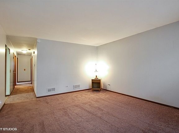 3rd image of 141 Oak Lane Dr