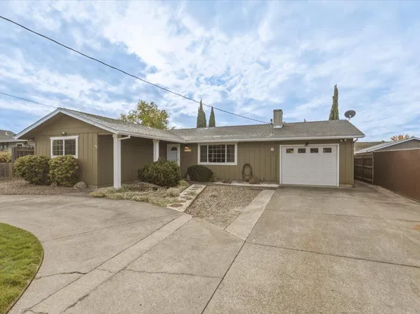 2062 Bradbury St, Medford, OR 97504