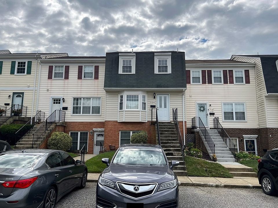 1st image of 1709 E Bancroft Ln #305