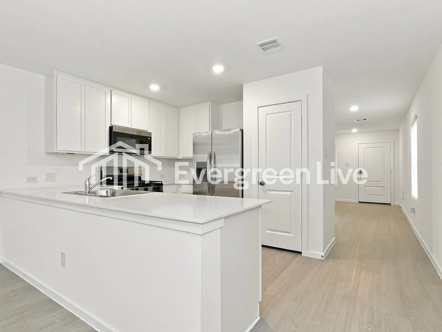 4 bed, 2.0 bath, 1656 sqft, $1,800 — Photo 4