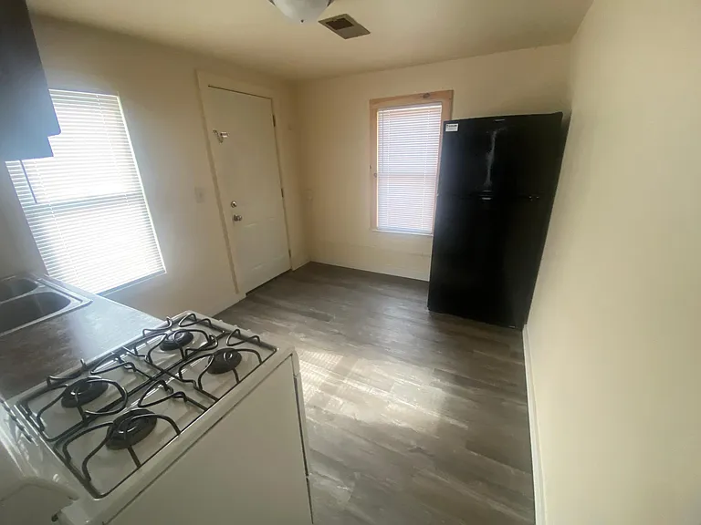 301 Meadow Ave #1 — Photo 5