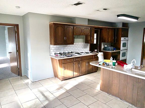 4th image of 7714 Louisville Ave