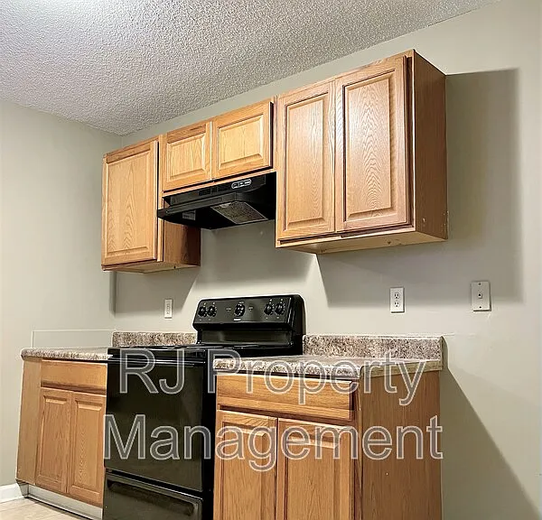 4615 Addington Dr — Photo 3