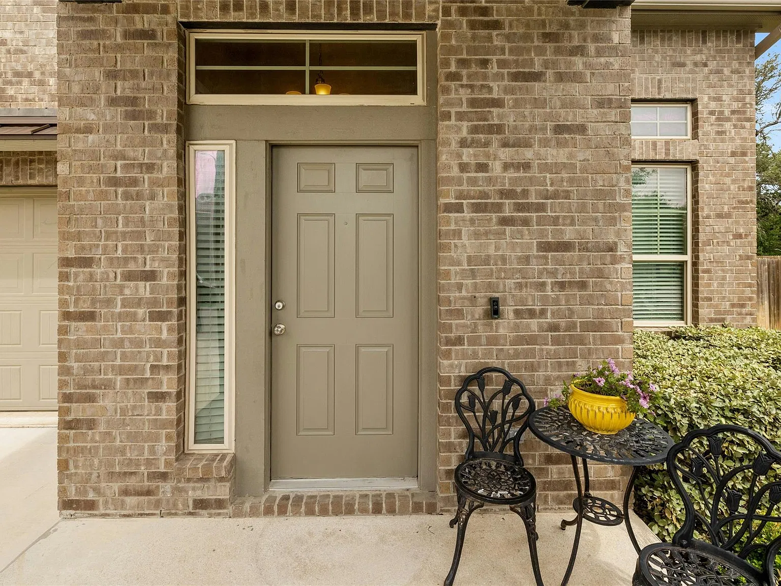4 bed, 2.5 bath, 2163 sqft, $2,045 — Photo 4