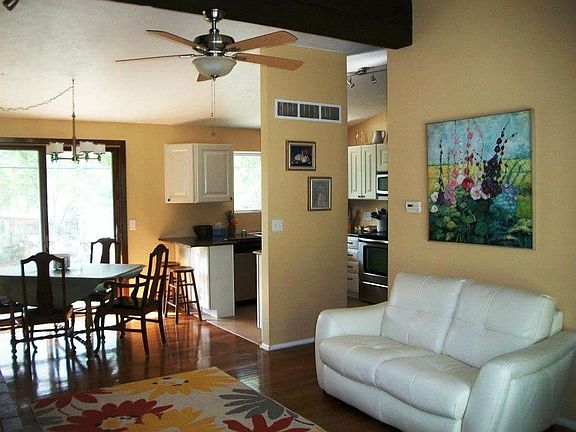 4th image of 451 Glenhaven Dr