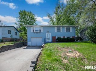 105 Blossom Ter, Washington, IL 61571