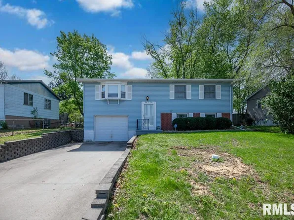 105 Blossom Ter, Washington, IL 61571