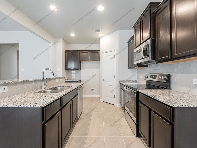711 Friars Landing Dr — Photo 17