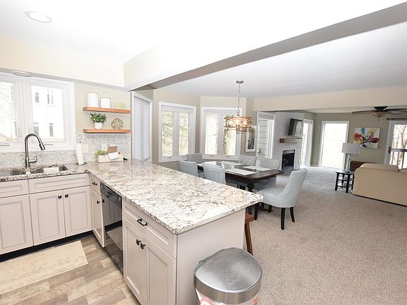 5th image of 9715 S Harbour Pointe Dr