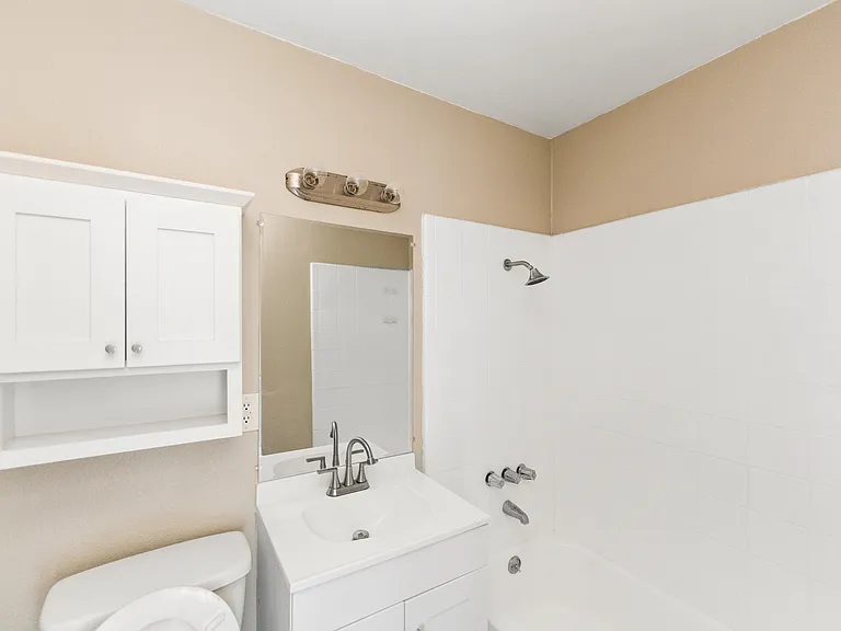 McFadden Apartments — Photo 13