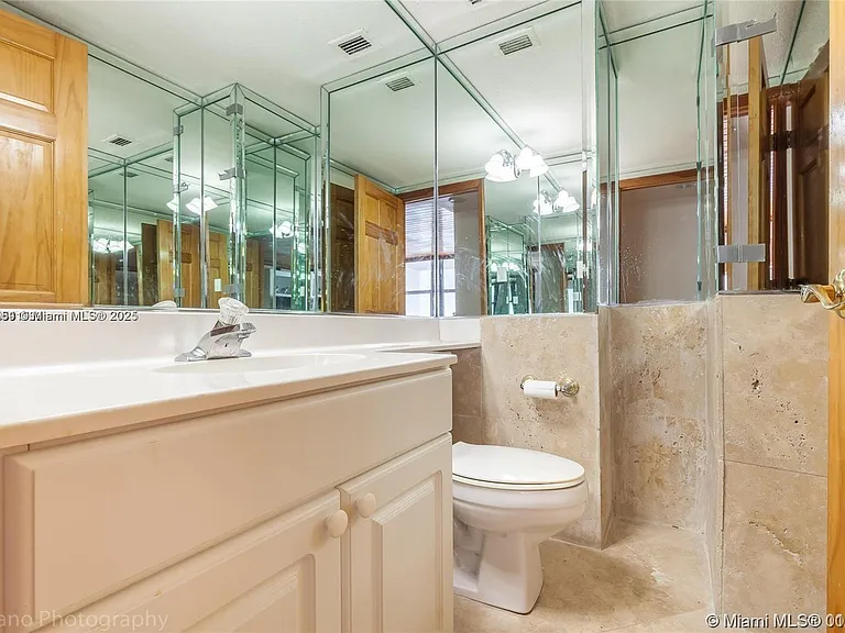 9225 Collins Ave #1006 — Photo 11