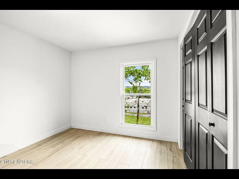 2307 Linden Ave #B — Photo 6