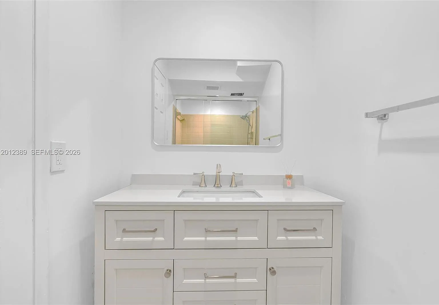2 bed, 1092 sqft, $2,100 — Photo 3
